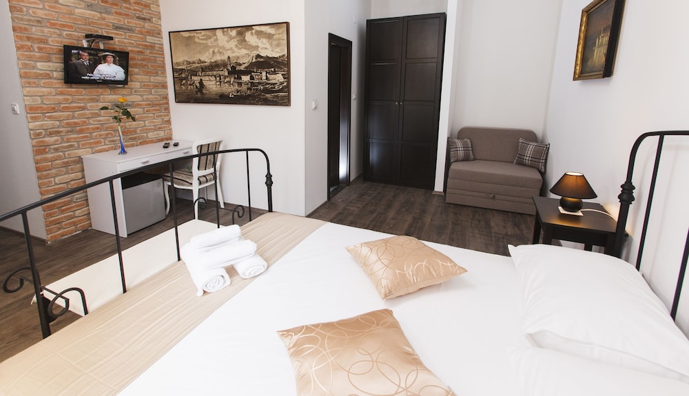 Prior Suites Split 16/50