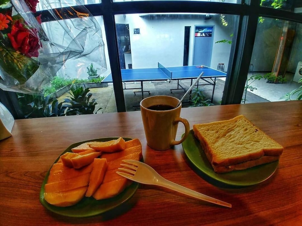 Livinn Hostel City Center Surabaya 18/21