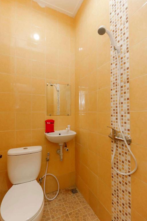 Reddoorz Plus Near Ciputra World Kuningan 2 45/50