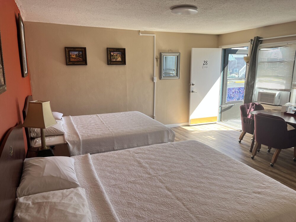 Great House Motel 10/50
