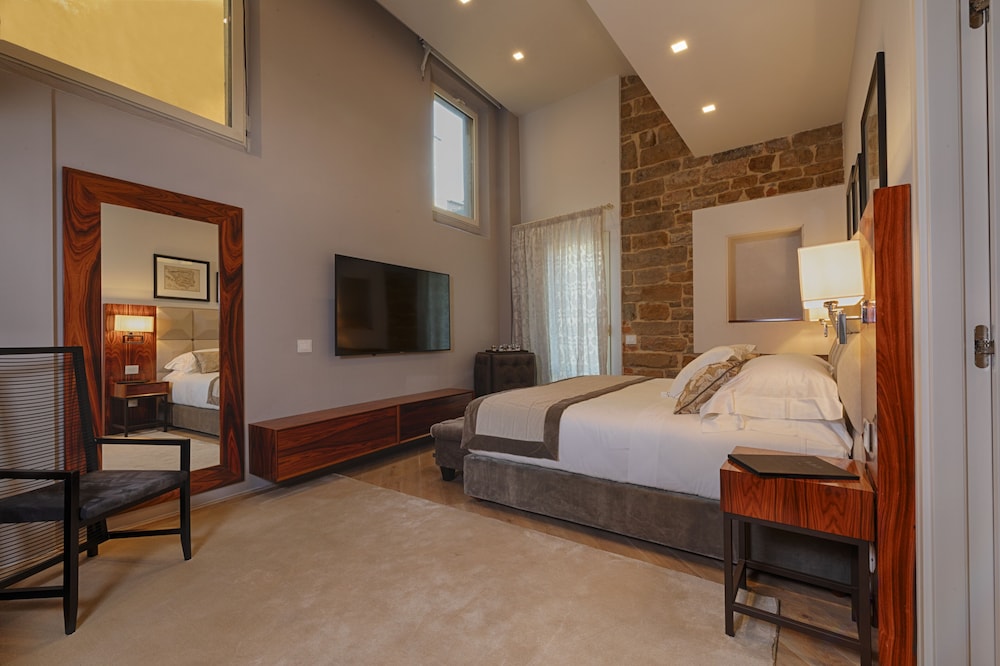 1 Bedroom, Exclusive, Suite, King Bed, City View, Terrace