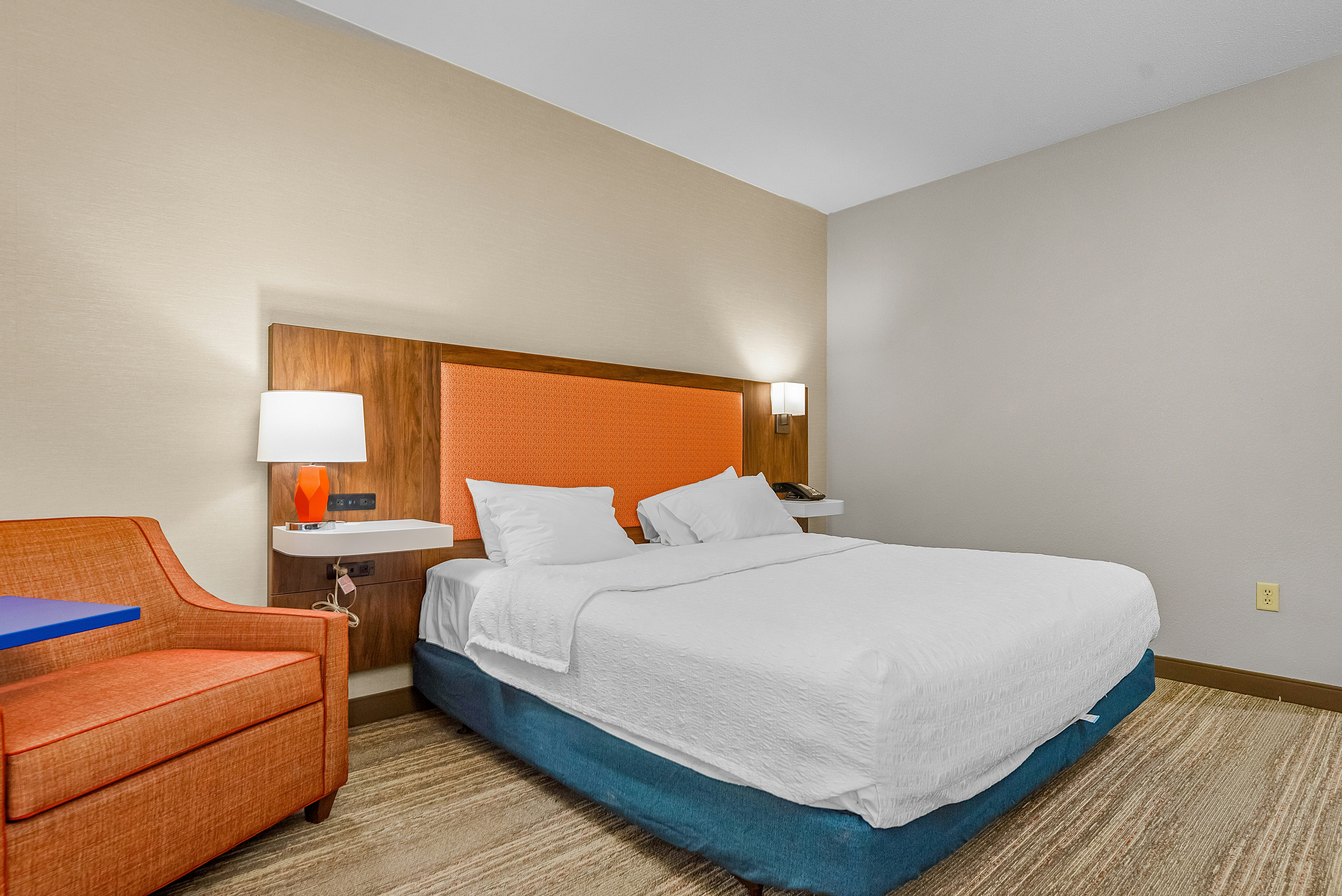 ROOM, KING BED