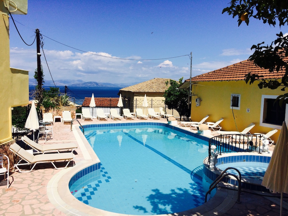 Avra Paradise Aparthotel 44/50