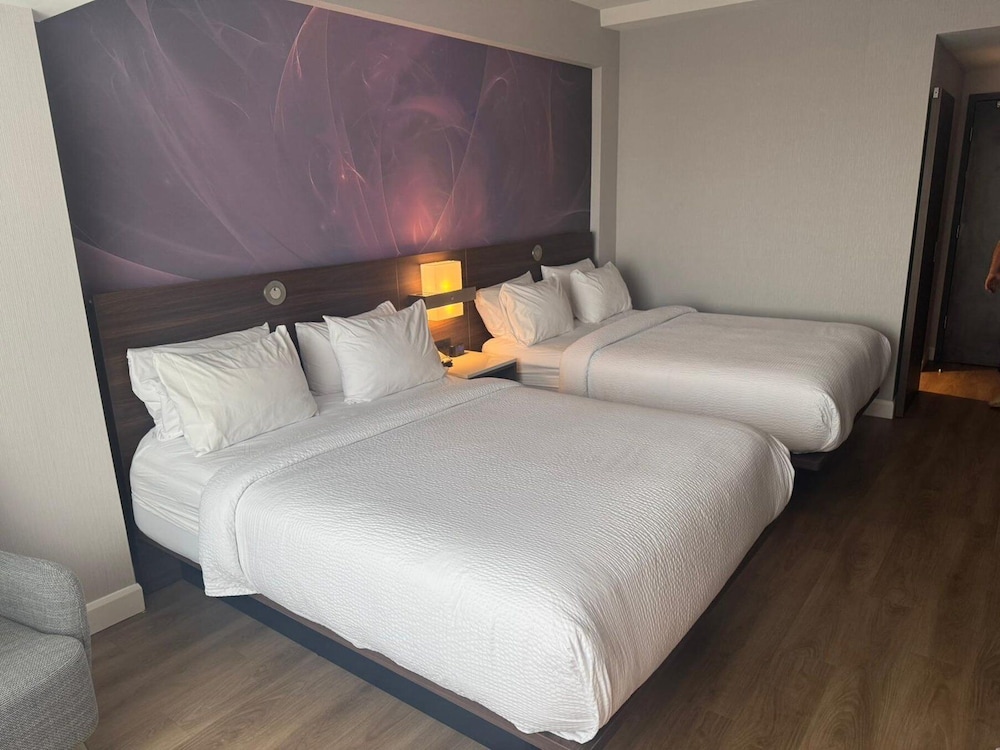 STANDARD, 2 QUEEN BEDS, BATH AND SHOWER