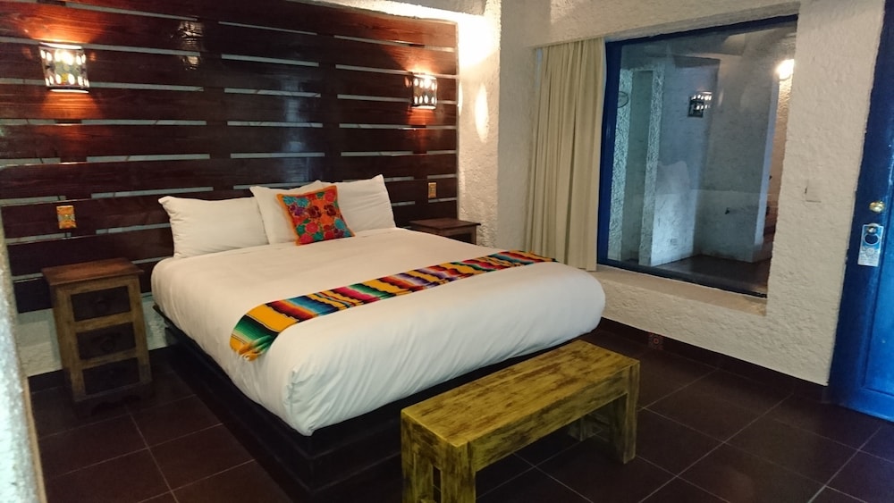 SUPERIOR, SUITE, KING BED, OCEAN FRONT