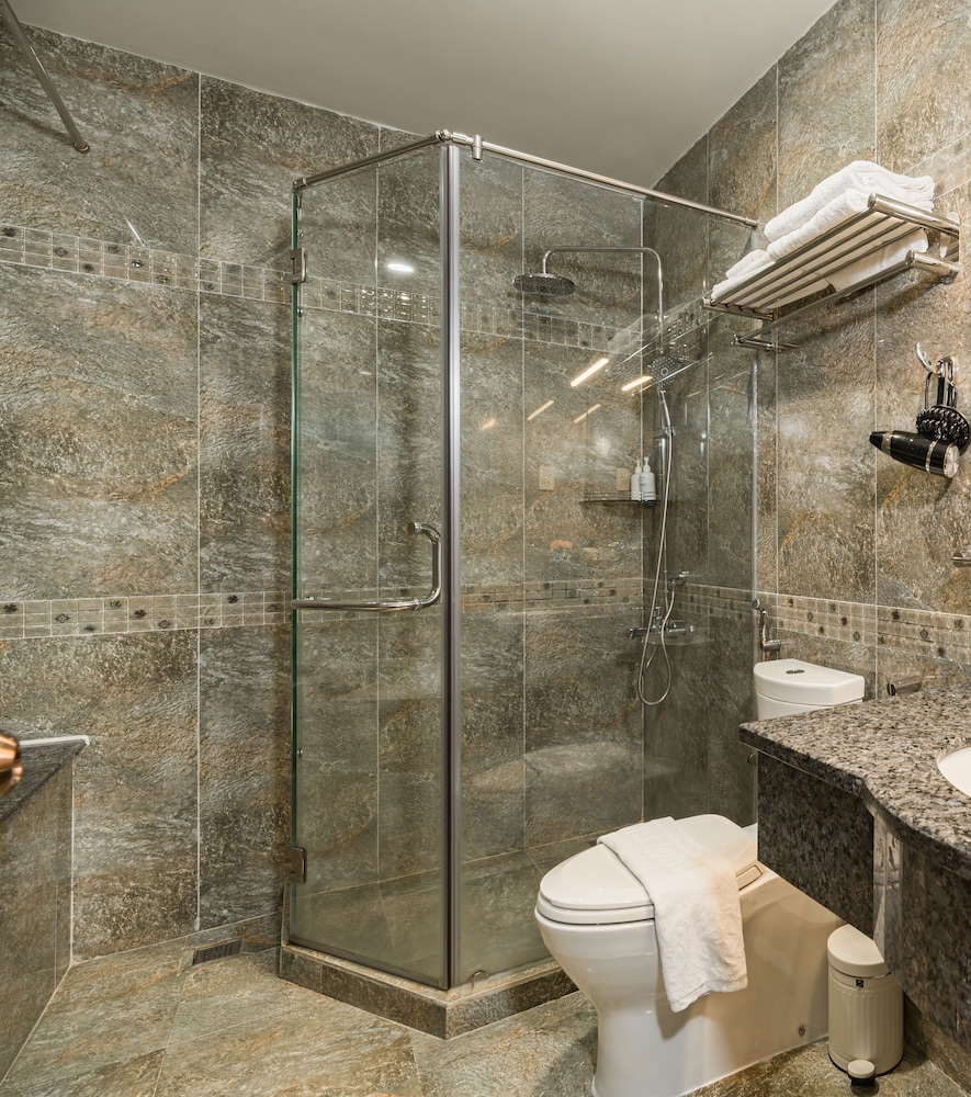 Bali Hotel 85/90