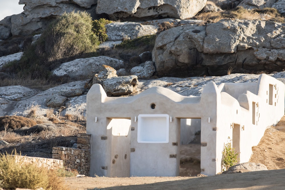 Naxos Euphoria Suites 60/69