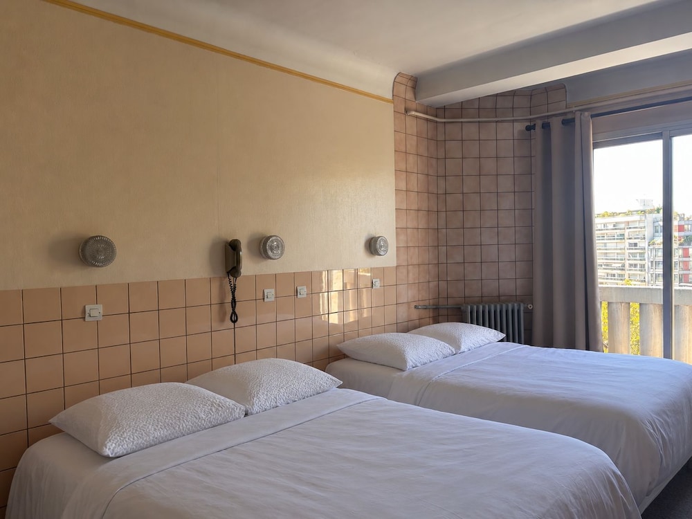 Hotel de la Comete 48/100