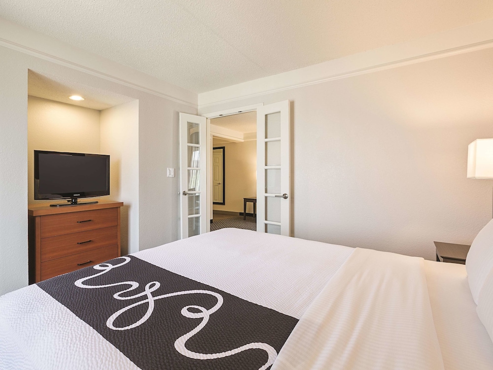 La Quinta Inn Suites By Wyndham Dallas Plano West 13/45