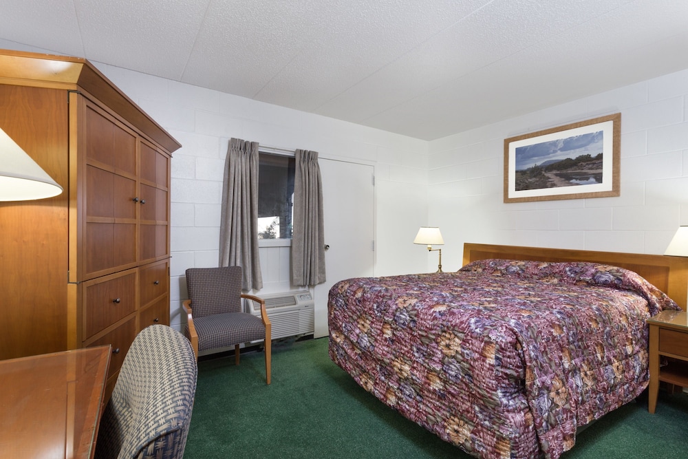 Moosejaw Inn 11/32