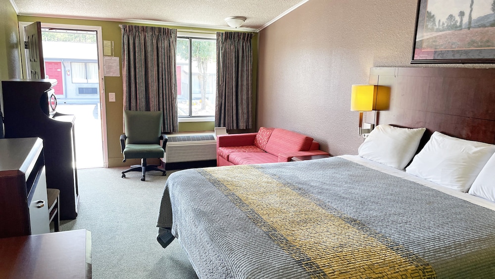 Express Inn 6/34