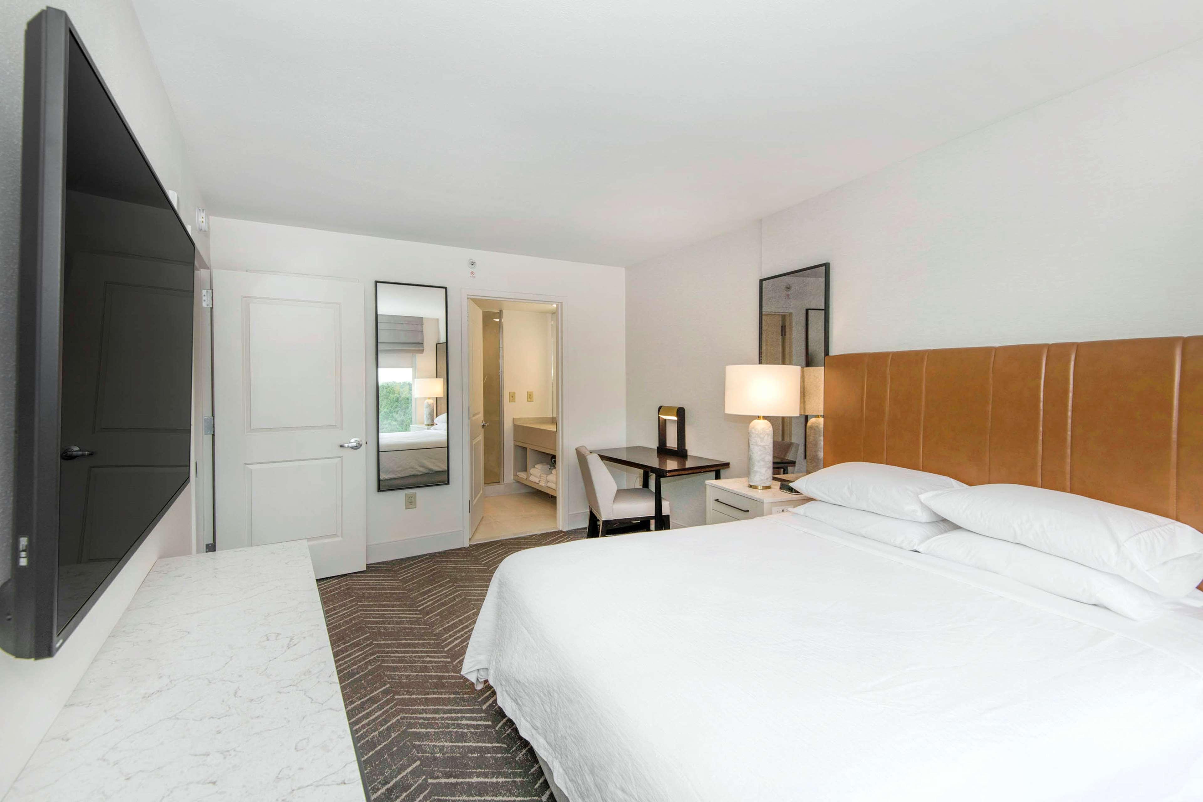FAMILY SUITE, KING BED, BUNK BEDS, SOFA