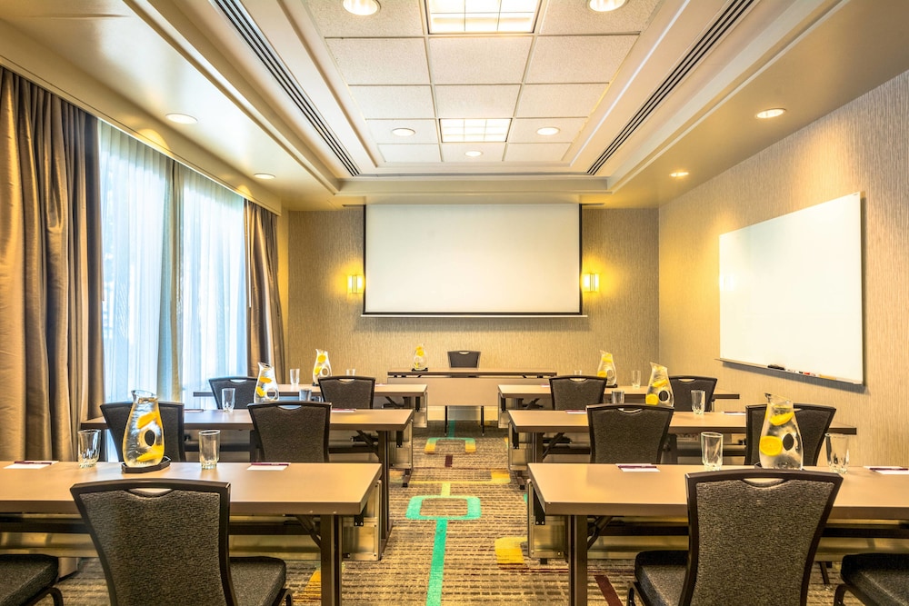 Residence Inn by Marriott Arlington Courthouse 28/29