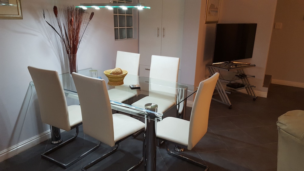 Constantia Cottages 26/50