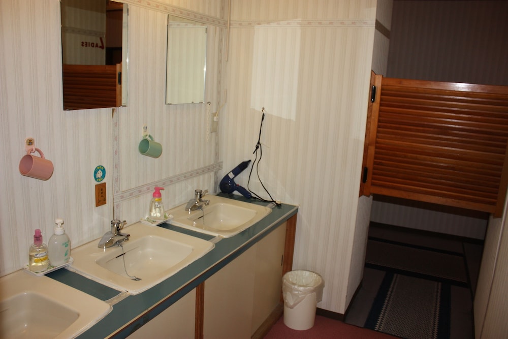 Country Inn Canadian House 48/50