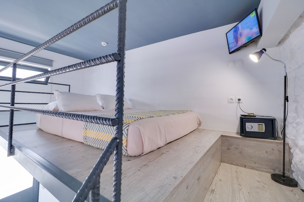 LOFT, QUEEN BED, SOFA, STREET LEVEL