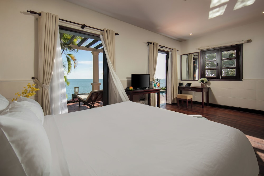3 Bedrooms, Villa, 2 Double Beds, 2 King Beds, Beach Front, Private Pool