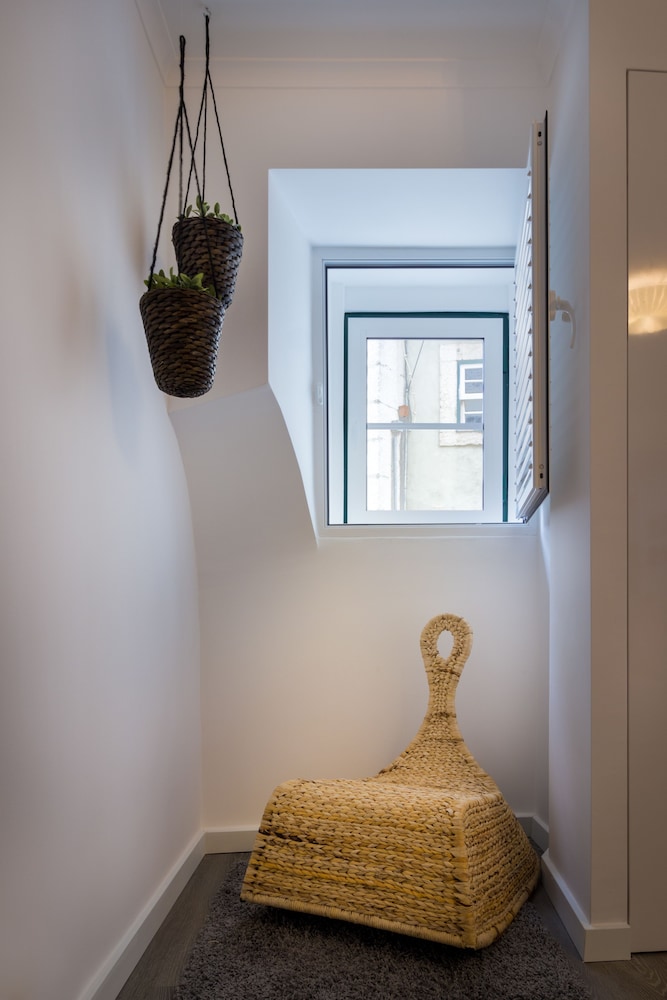 Alfama Right Point 23/55