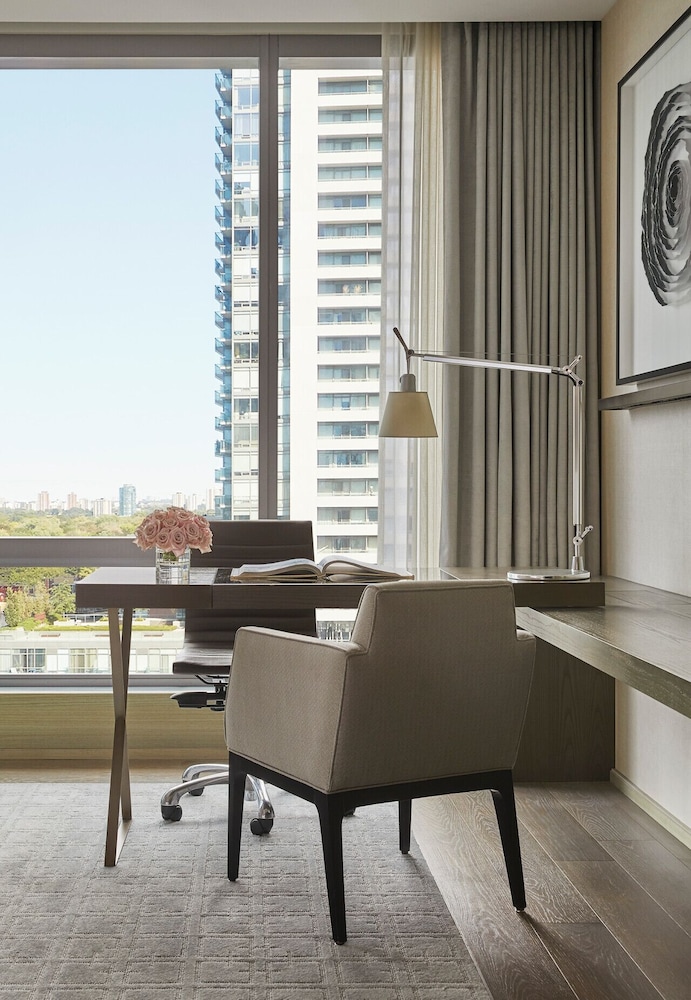 Four Seasons Hotel Toronto 43/44