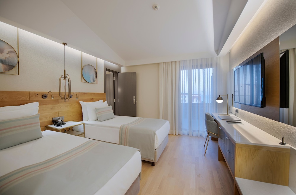 Miramare Beach Hotel 13/50