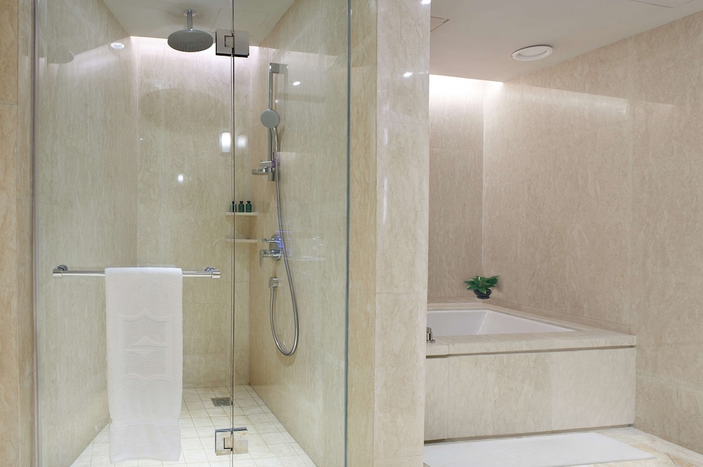 Shangri La Hotel Surabaya Kt 12/65