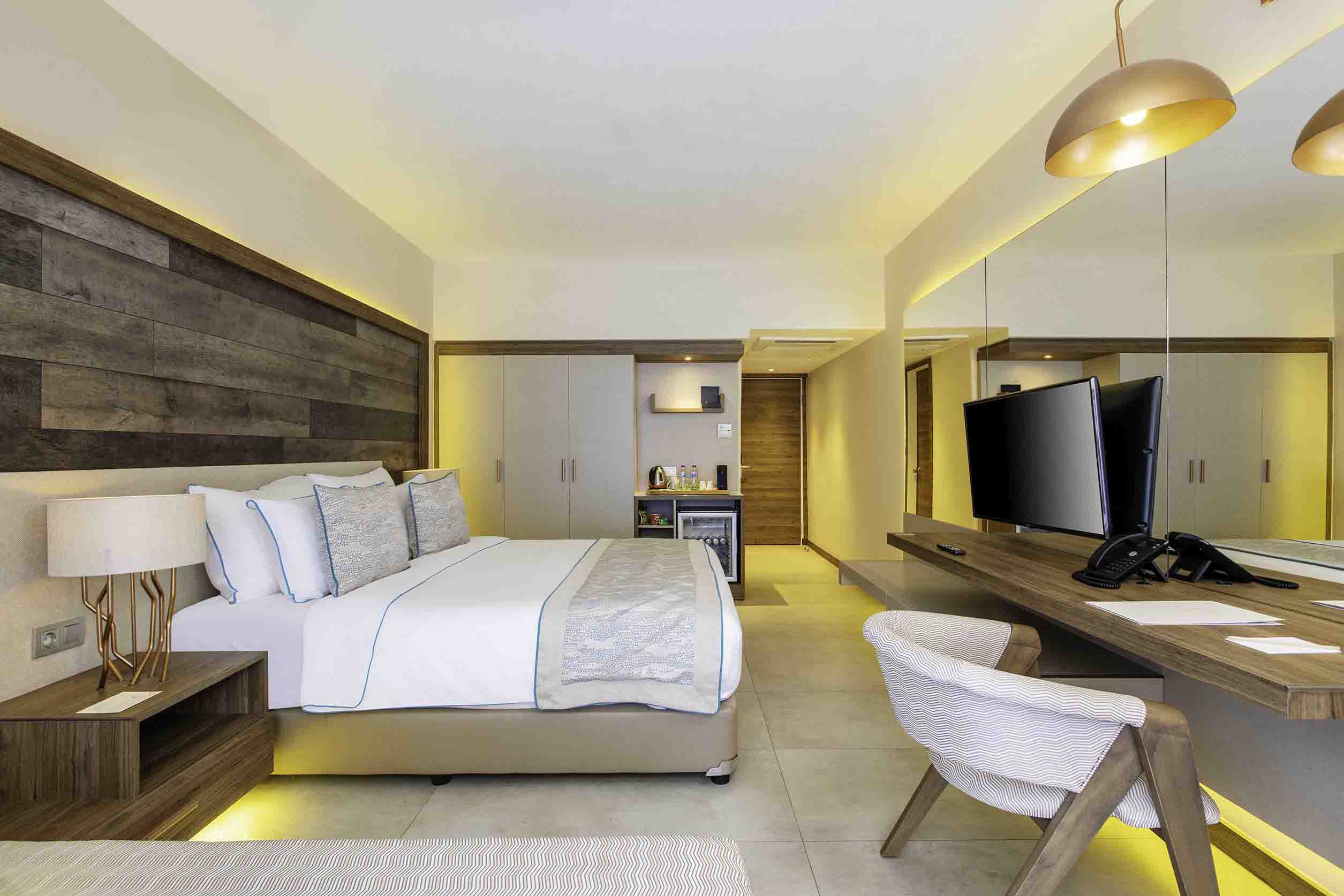 SUPERIOR ROOM