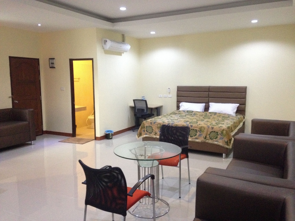 Friend's House Resort 37/45