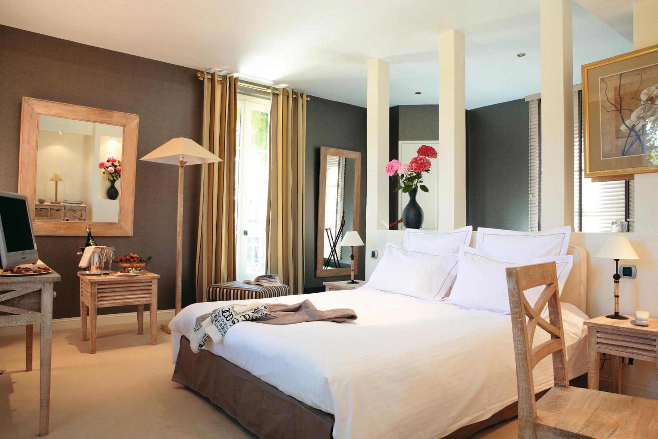Deluxe, Double Bed