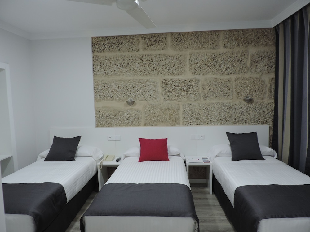 Junquera Hotel 25/40