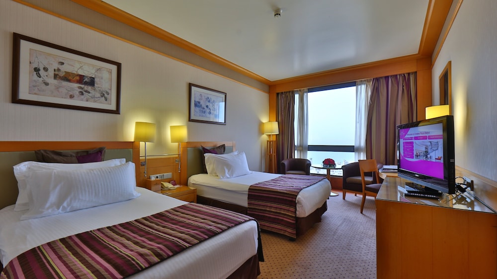 غرفة قياسية بسريرين منفصلين، Crowne Plaza Hotel Beirut 5/10