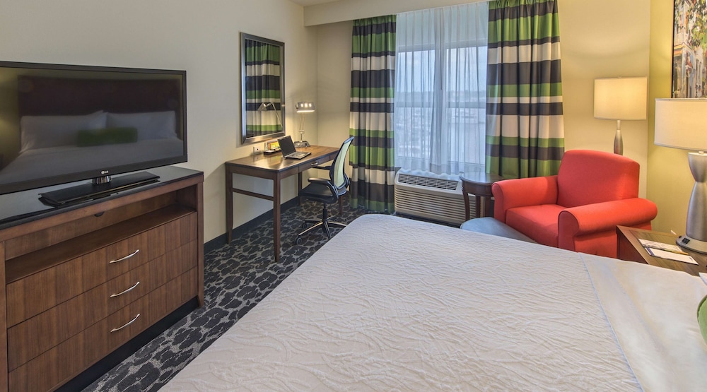 Hilton Garden Inn Charleston Waterfront Downtown 16/77