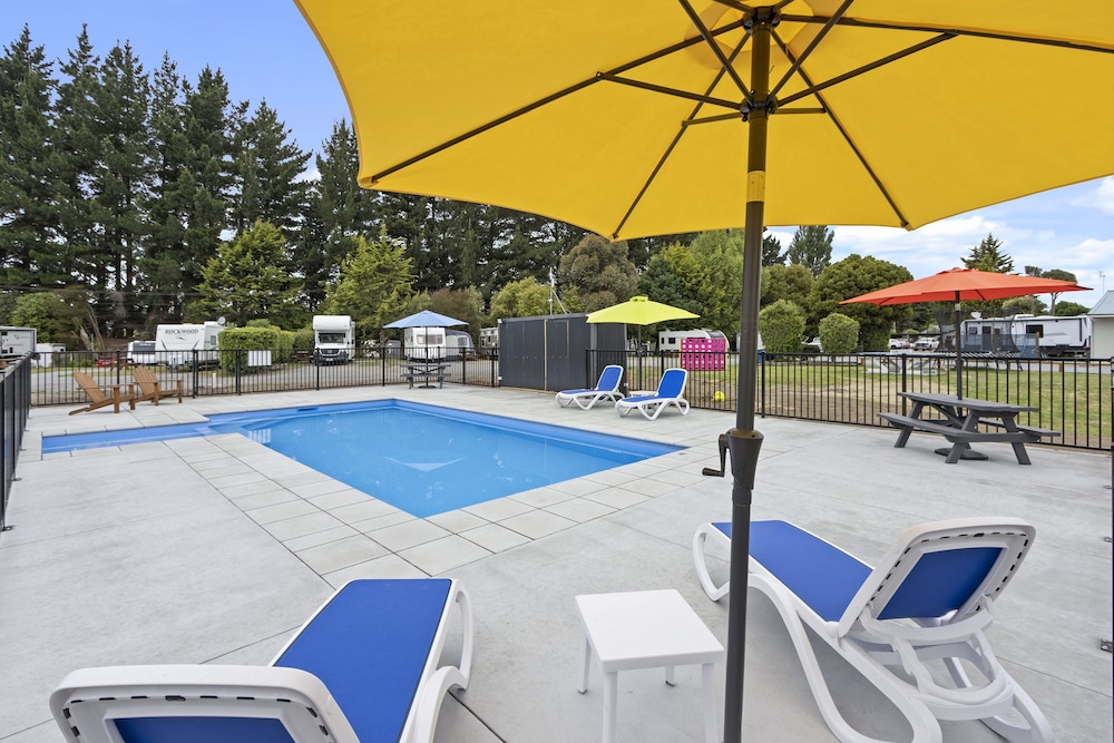 North South Holiday Park 70/72