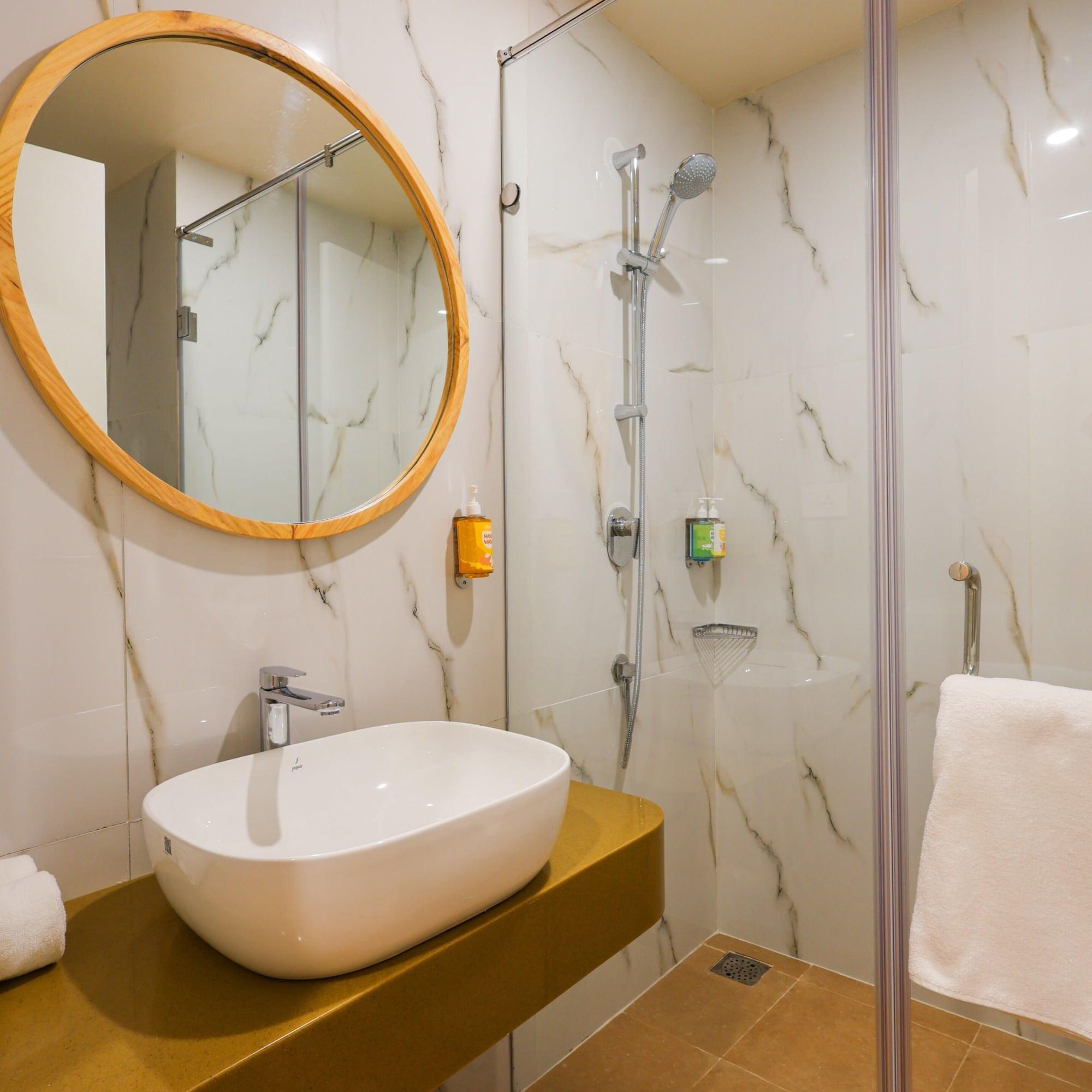 Bloom Hotel - Golf Course Road, Sector 43 38/42