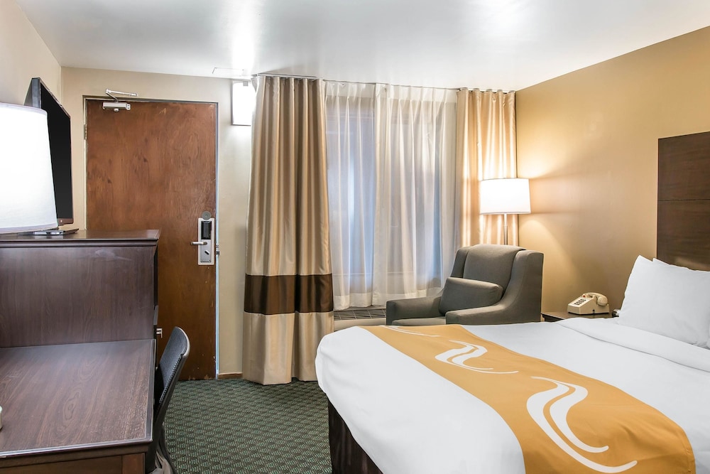 Quality Inn & Suites Houghton Downtown 10/50