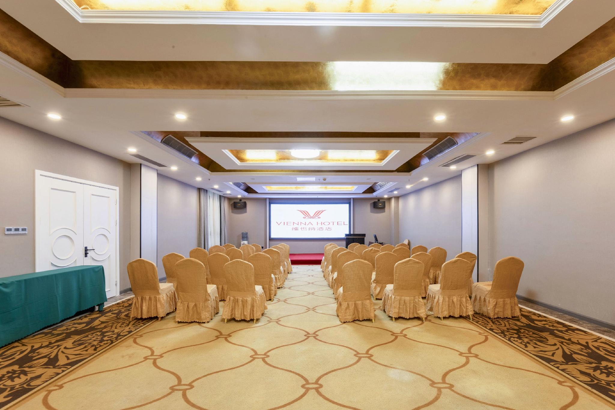 Vienna International Hotel (Suzhou Likou Furniture City) 36/42
