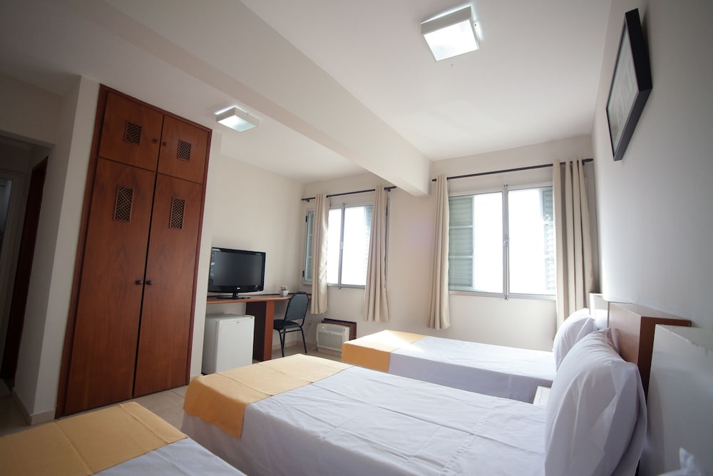 Laparos Hotel 8/24