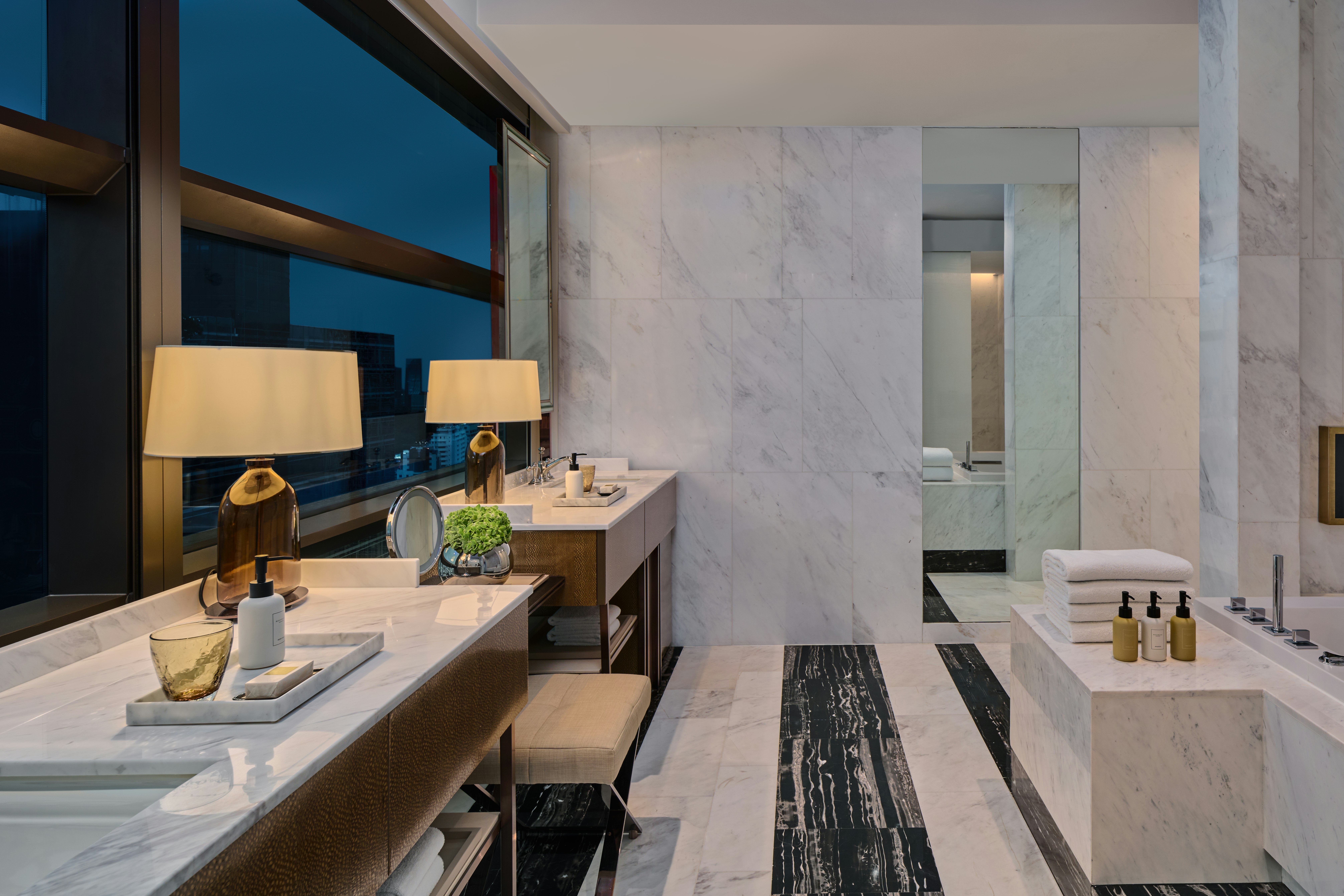 Rosewood Bangkok 82/84