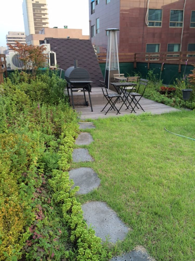 E Residence 22/25