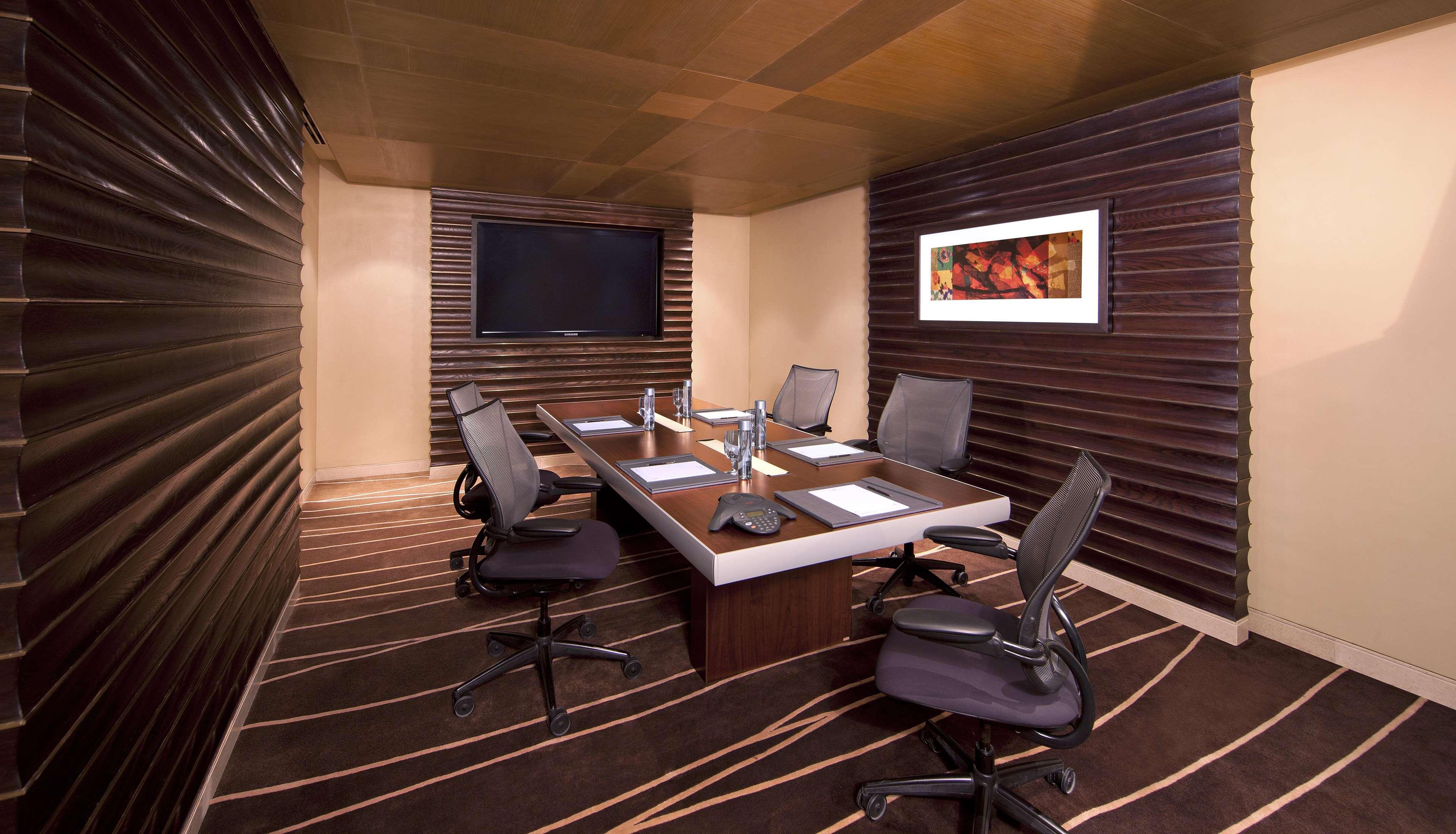 The Mangroves Abu Dhabi, LXR Hotels & Resorts 71/82