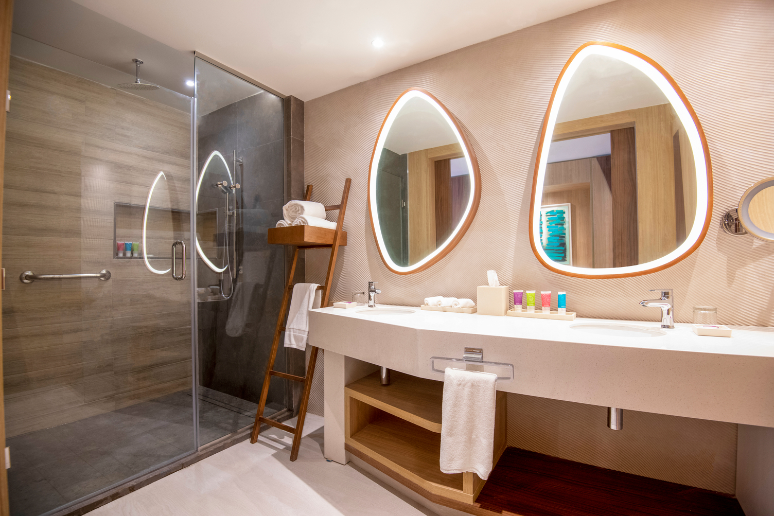 JUNIOR SUITE, KING BED, RESORT VIEW