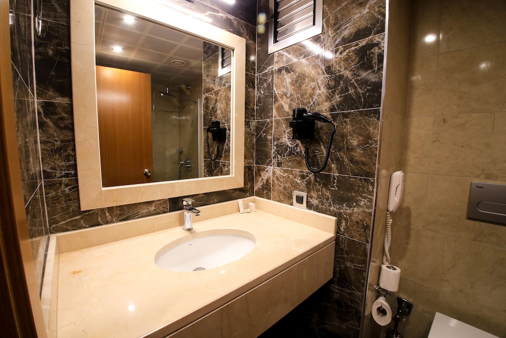 Aymira Hotel & Spa 46/48