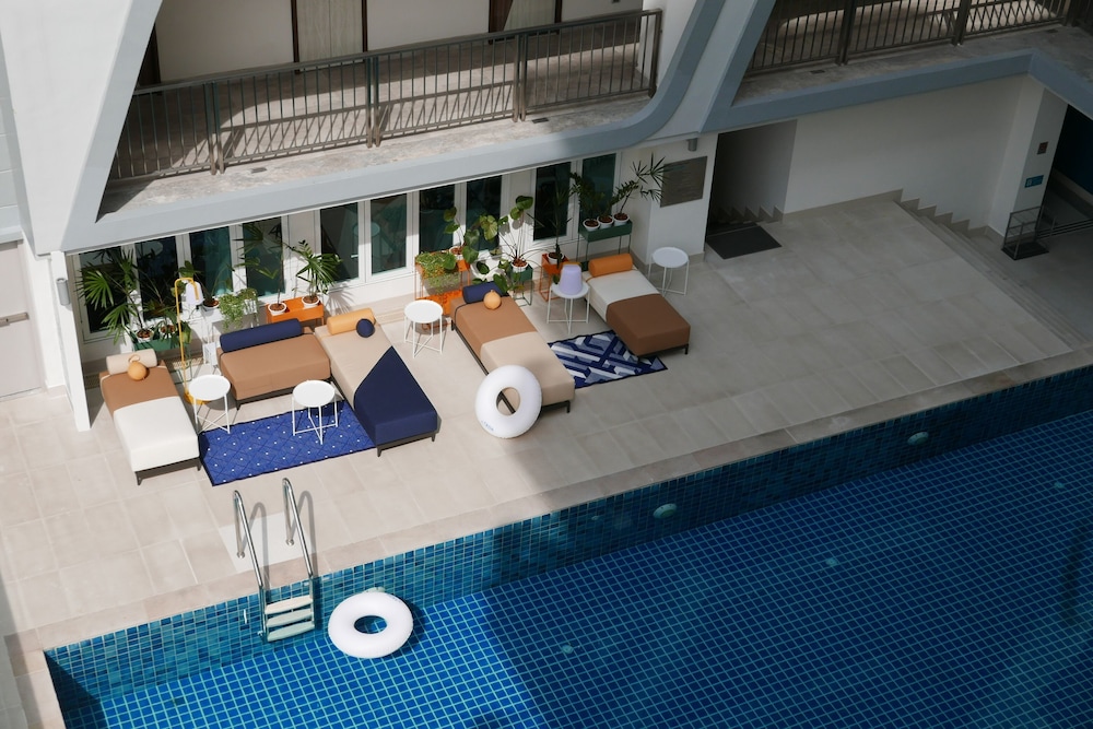swimming pool spa