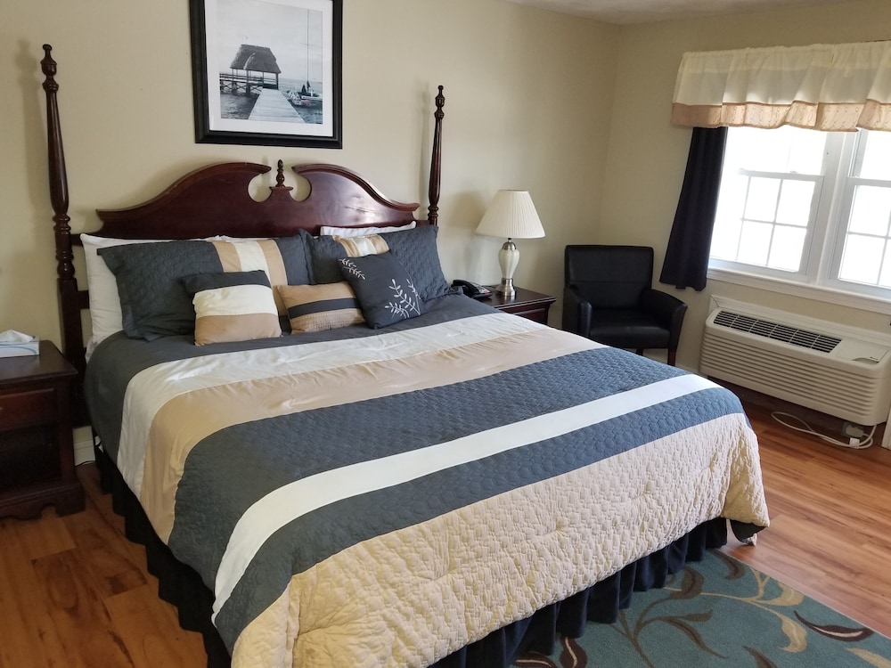 Colonial Inn Seekonk 25/58