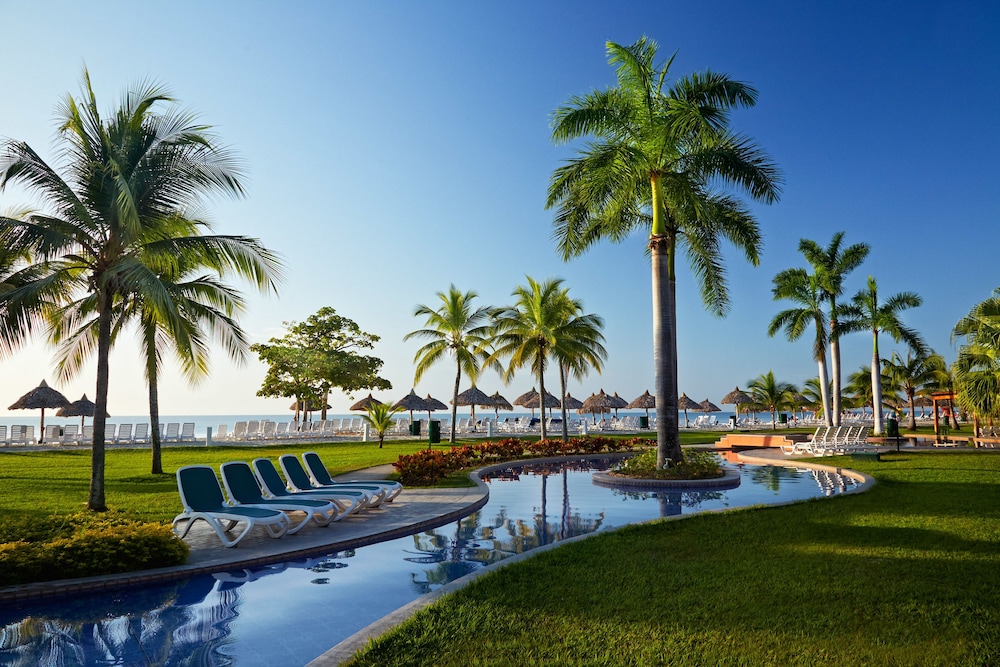Grand Decameron Panama, A Trademark All Inclusive Resort 10/70