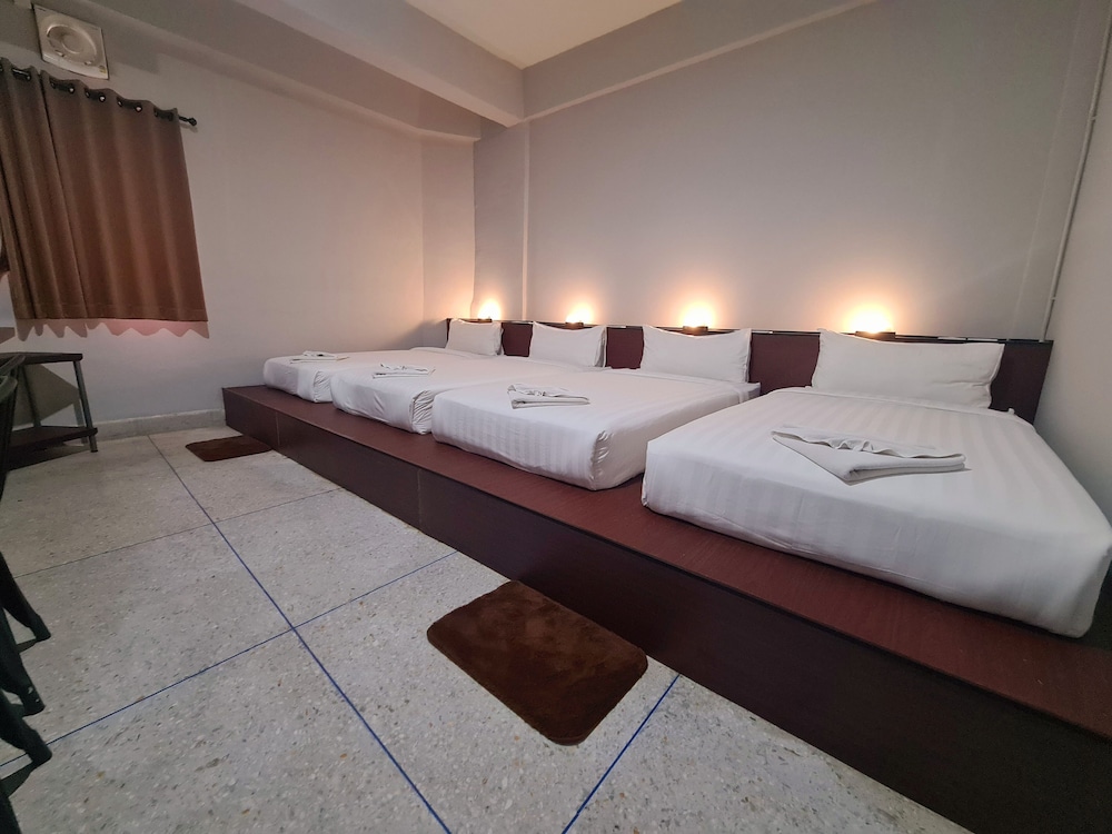 غرفة عائلية بأربعة أسرّة، The 8 Factory Hostel Phitsanulok 2/10