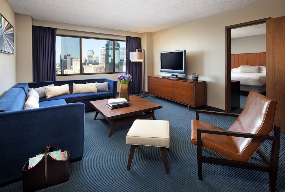 Hyatt Regency 35/59