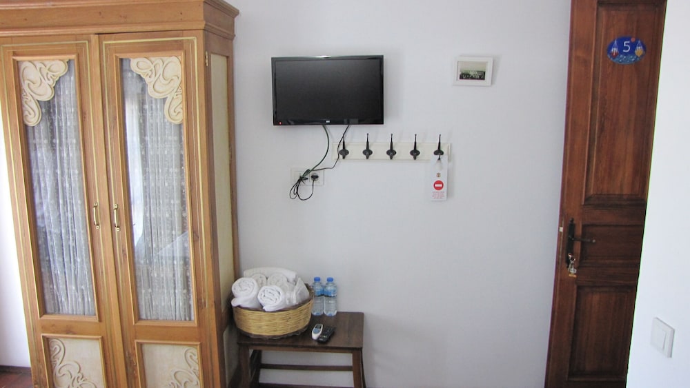 Aliye Hanim 25/50