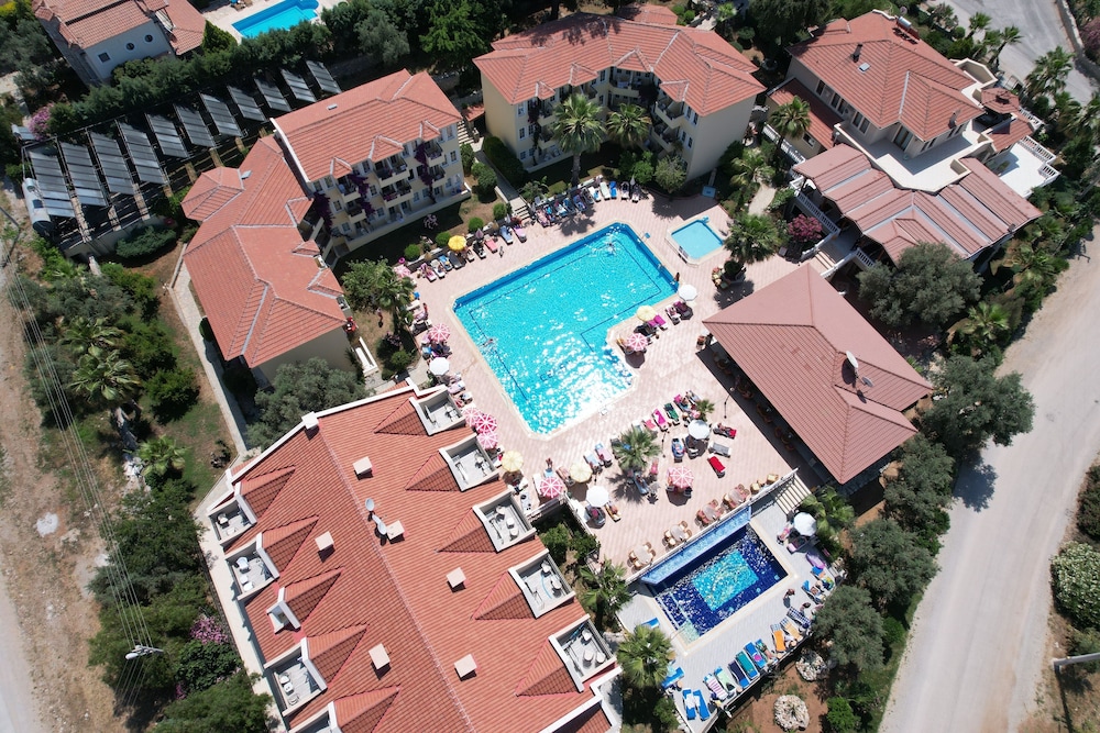 Celay Hotel 33/38