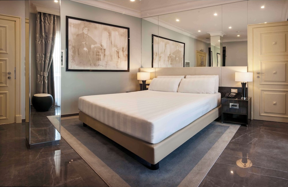 جناح بسرير كينج بشرفة، Radisson Blu Ghr Hotel Rome 3/8