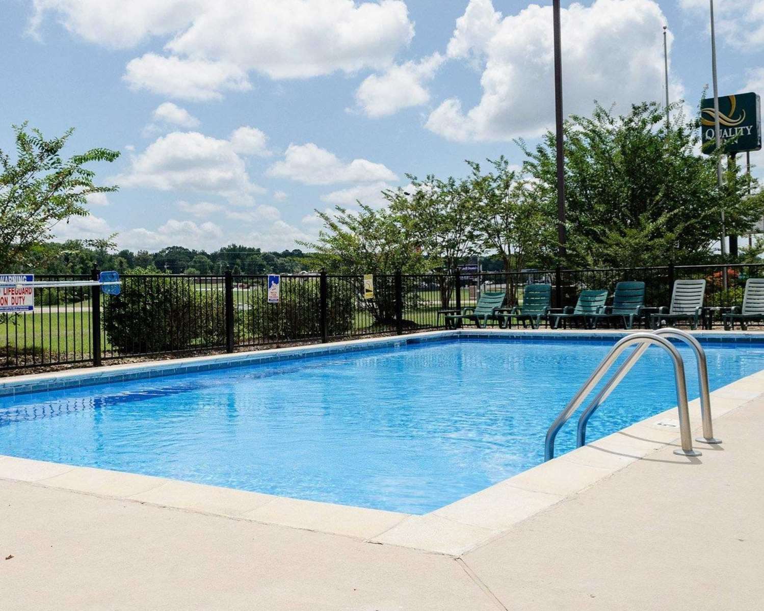 Quality Inn Louisville MS 18/22